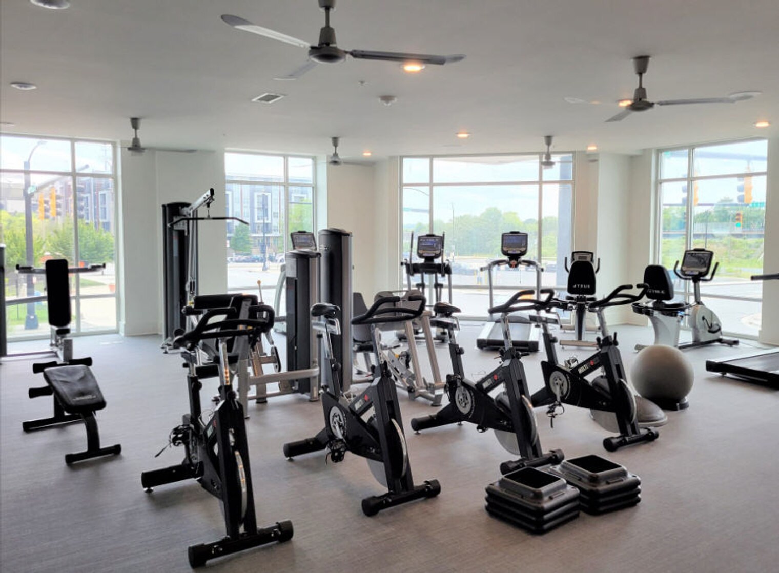 Building Photo - 401 W Trade St