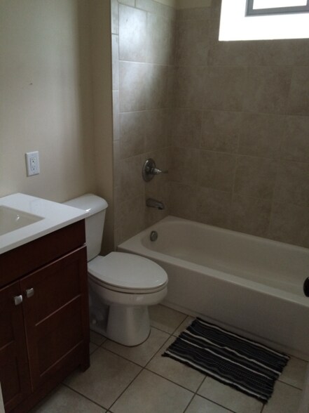 Building Photo - 925 Nassau St