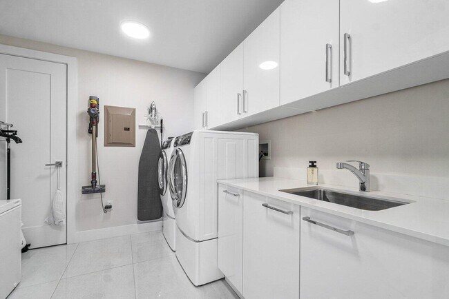 Building Photo - 5000 N Ocean Dr