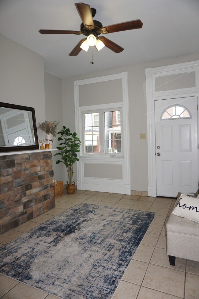 Primary Photo - 4022 Mintwood St
