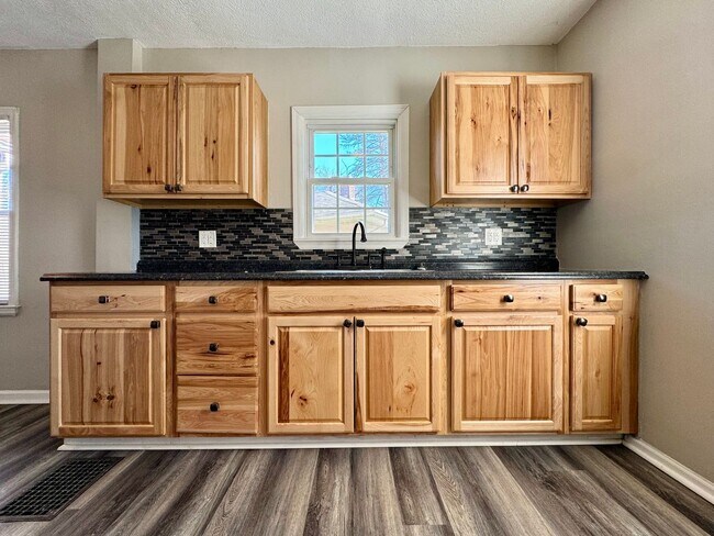 Building Photo - Charming  2-bedroom, 1-bathroom Storybook Cottage Awaits!