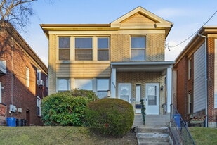 Building Photo - 2303 Sherbrook St