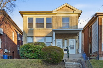 Building Photo - 2303 Sherbrook St