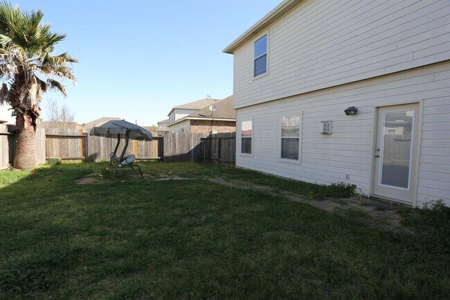 Building Photo - 422 New Hope Ln