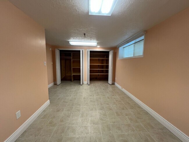 Building Photo - Spacious Family Home in Highland High School Area – Pocatello, ID!