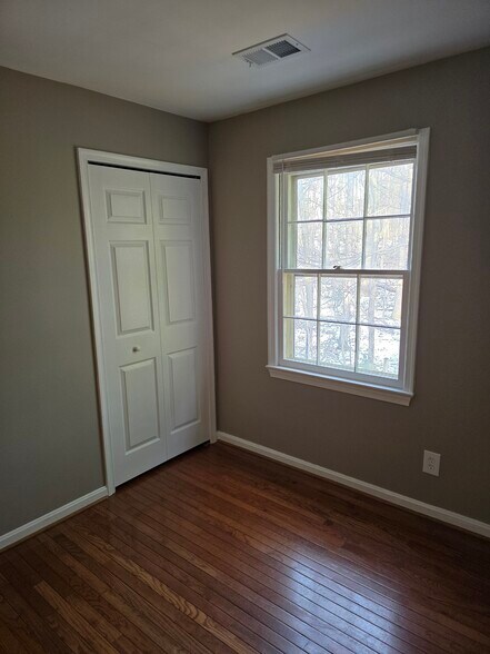 Building Photo - 5515 Cheshire Meadows Way