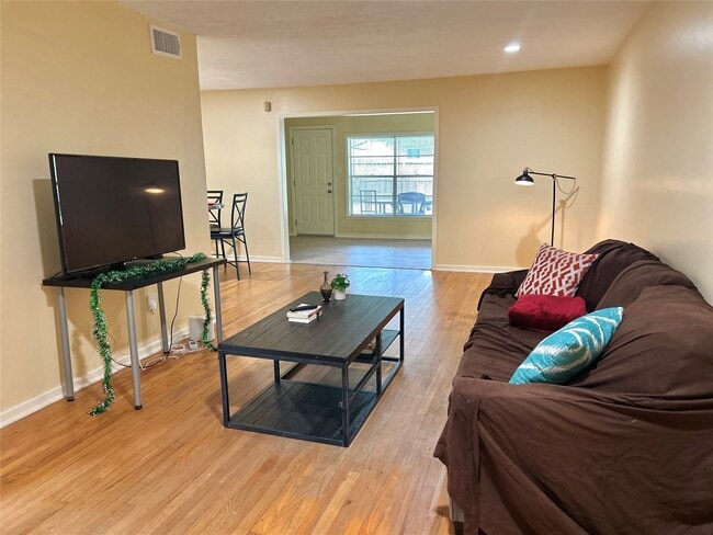 Building Photo - 4046 Woodfin St