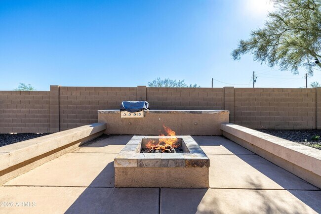 Building Photo - 1415 W Lavitt Ln