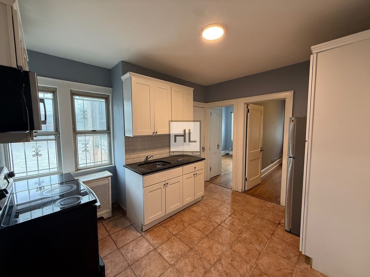 Building Photo - FOREST AVENUE