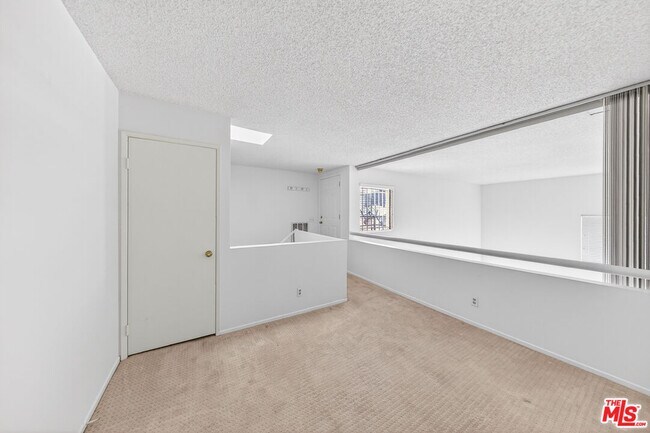 Building Photo - 1118 Valencia St