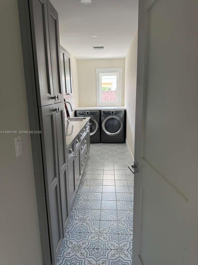 Building Photo - 55 N Sewalls Point Rd