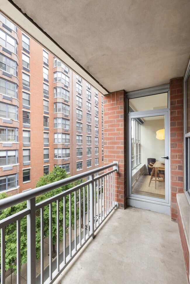 Building Photo - 1125 Maxwell Ln