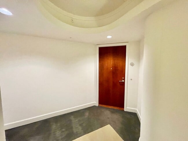 Building Photo - Panoramic City View 2Br/2BA Waterfront SF ...