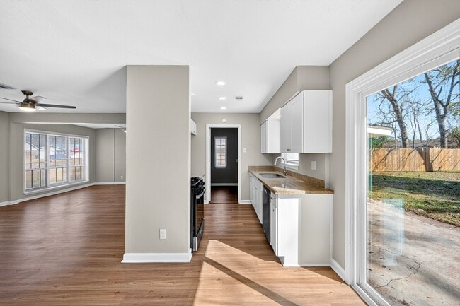 Building Photo - 7726 Claiborne St