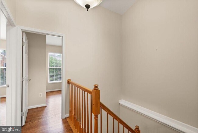 Building Photo - 917 Rolfe Pl