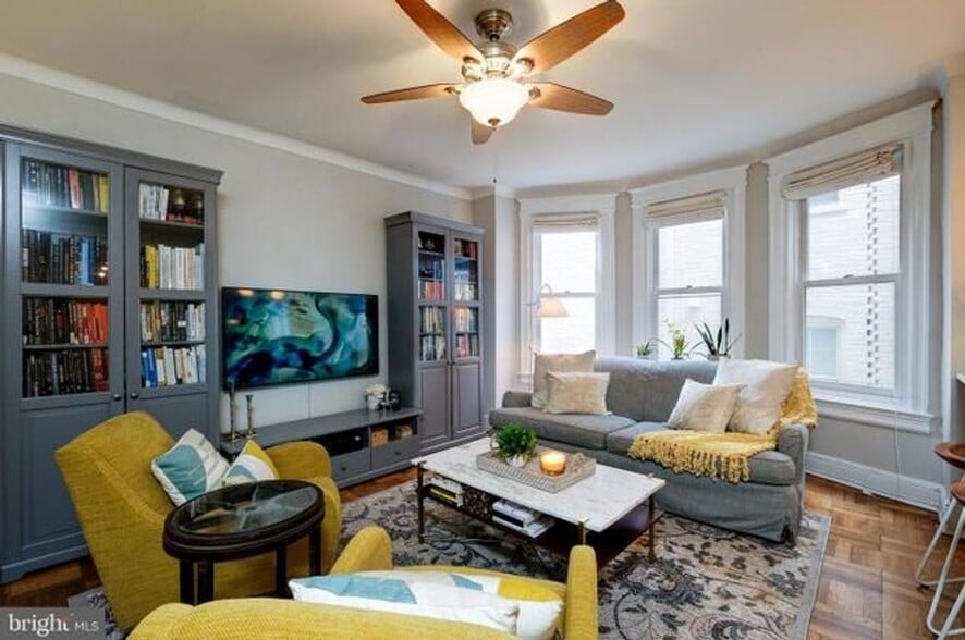 Building Photo - 1869 Mintwood Pl NW