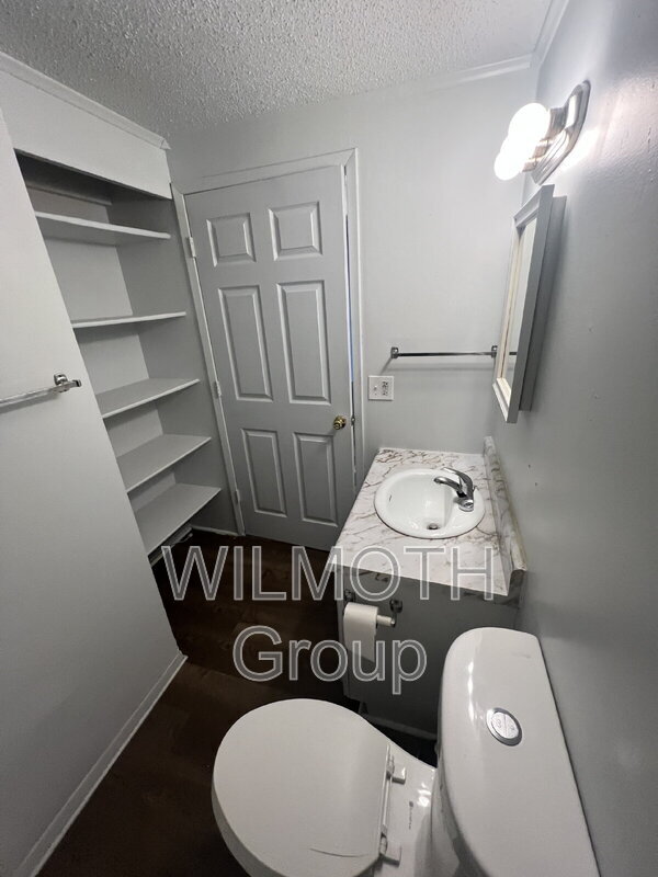 Building Photo - 2000 Indianapolis Rd