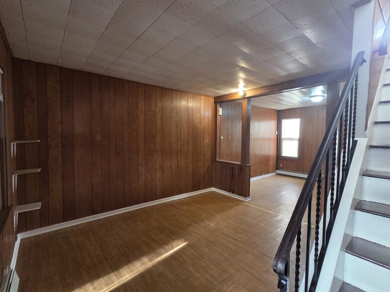 Building Photo - 301 S Logan Ave