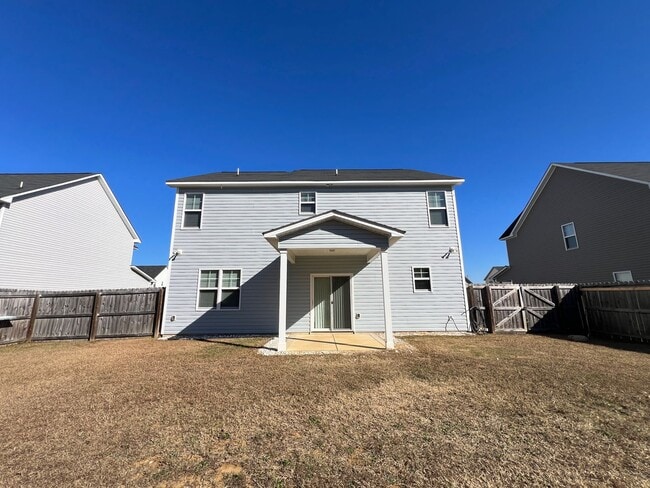 Building Photo - Beautiful 4 Bed 2.5 Bath Raeford Home with Fenced Yard