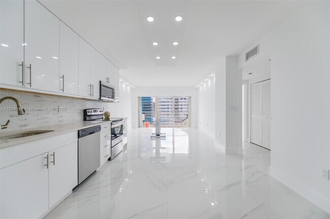 Building Photo - 1950 S Ocean Dr