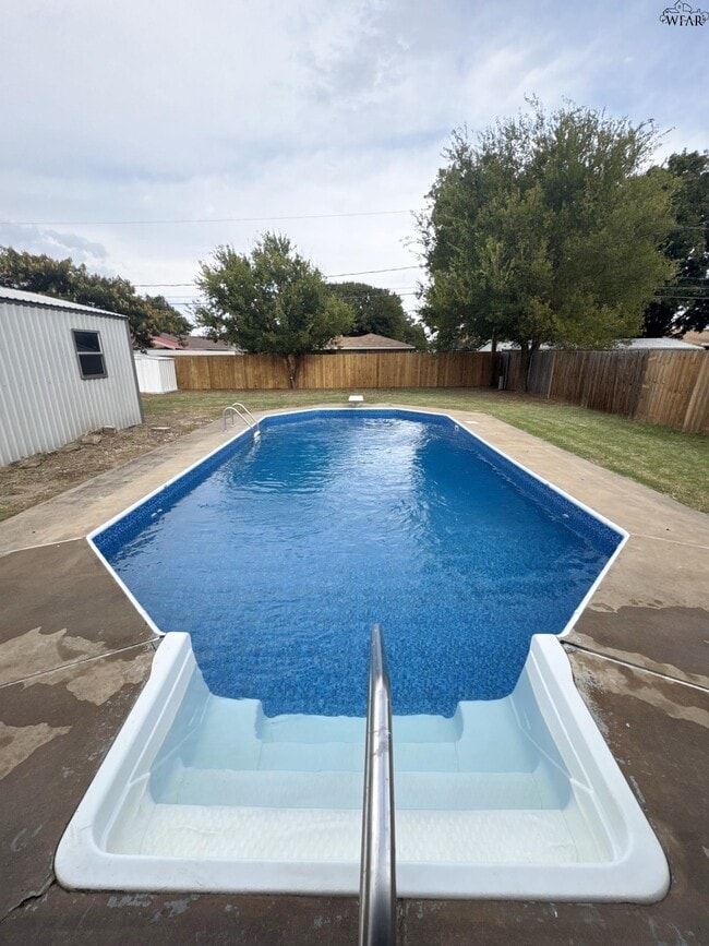 Building Photo - 4318 Hillsboro