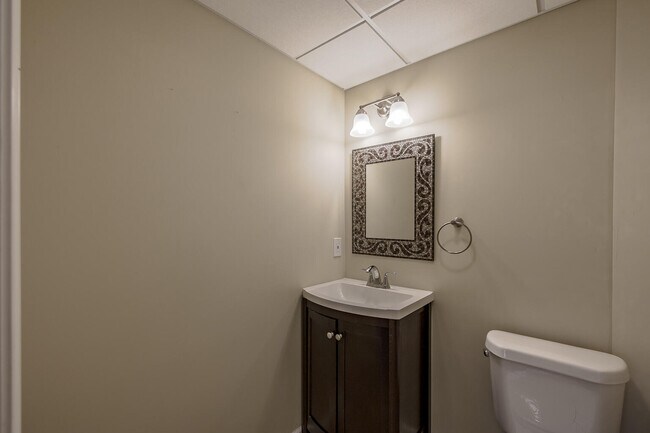 Building Photo - 324 Stratford Ln