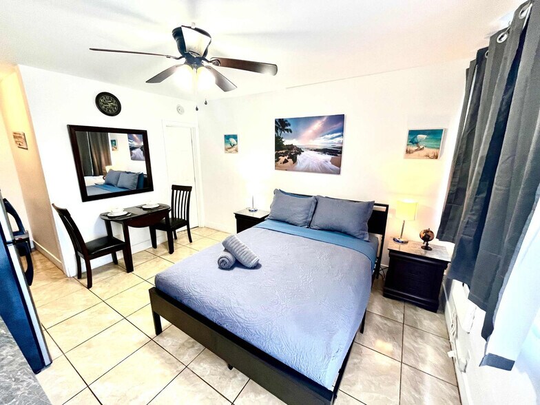 Building Photo - 338 Van Buren St