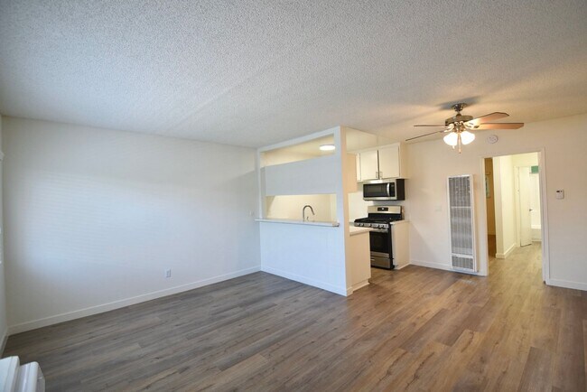 Building Photo - 14142 Victory Blvd