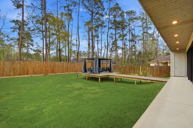 Building Photo - 1530 Primrose St