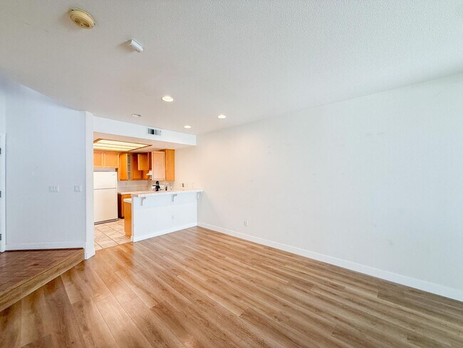 Building Photo - Richmond Marina Bay 3 Bed 3 Bath Townhome in Gated Bay Front Community