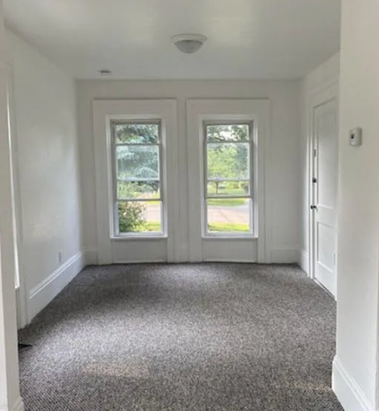 Building Photo - 19 Mead St