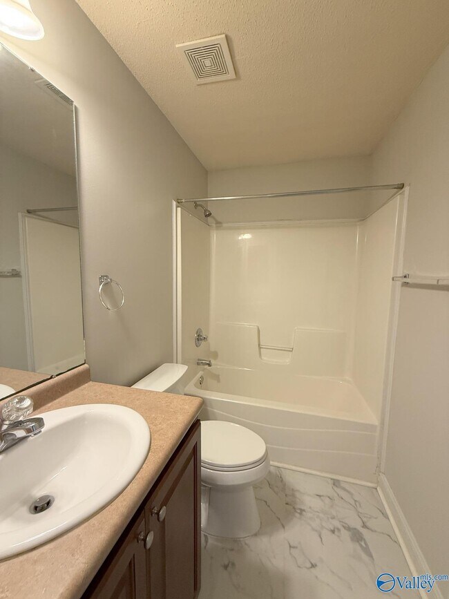 Building Photo - 211 High Green Dr