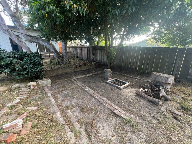 Building Photo - Single Family Home in Pacific Grove Neighb...
