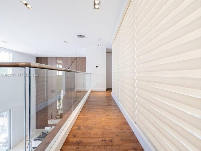 Building Photo - 7451 NW 103rd Ct