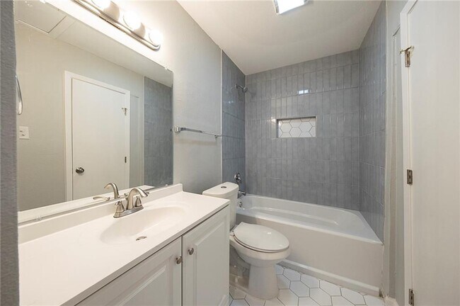 Building Photo - 4900 Hawk Cove