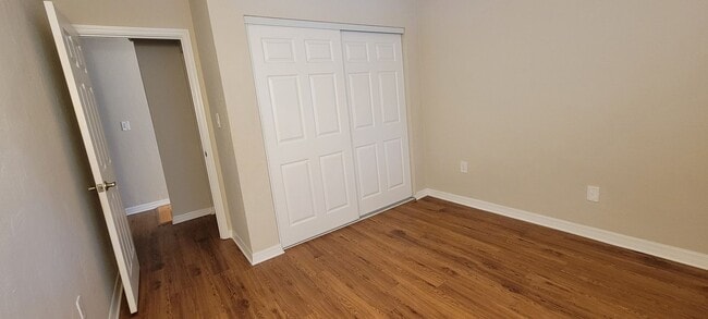 Building Photo - Charming 3/3 Condo