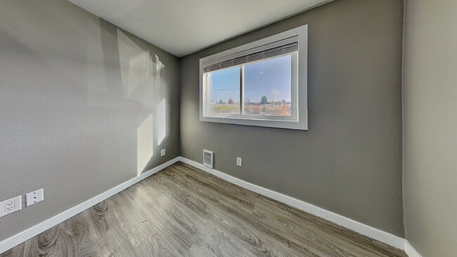 Building Photo - 1105 S Woodlawn St