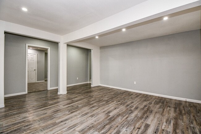 Building Photo - 8308 John St