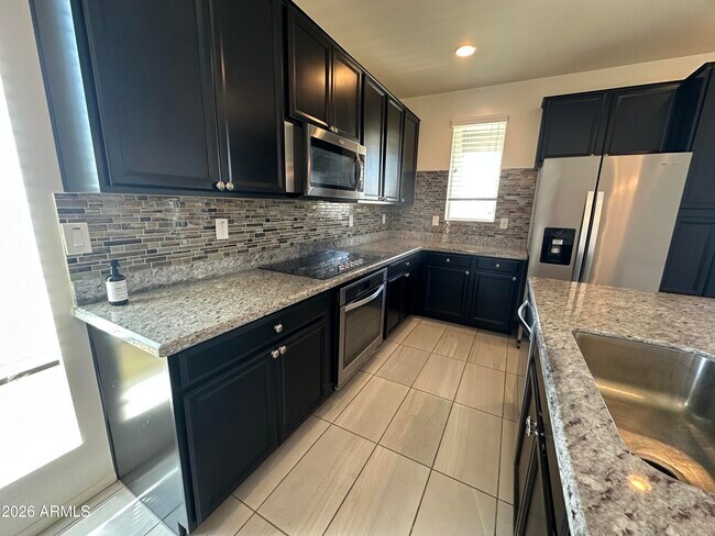Building Photo - 1250 Abbey Ln