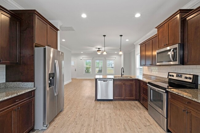 Building Photo - Welcome to Marsh Haven!