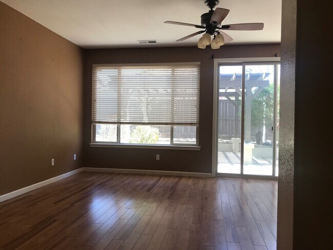 Building Photo - Beautiful 4 bedroom in Curti Ranch