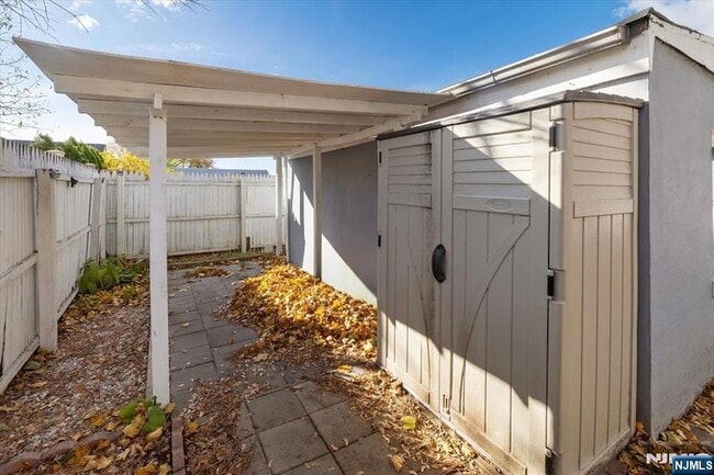 Building Photo - 79 Lincoln Ave