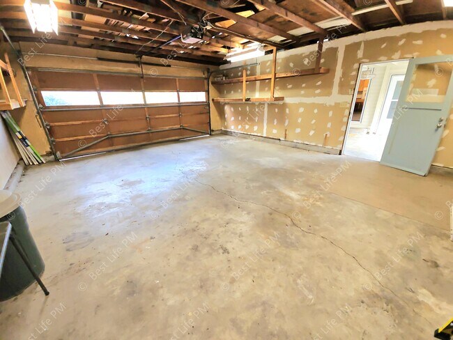 Building Photo - 7037 N Monteith Ave