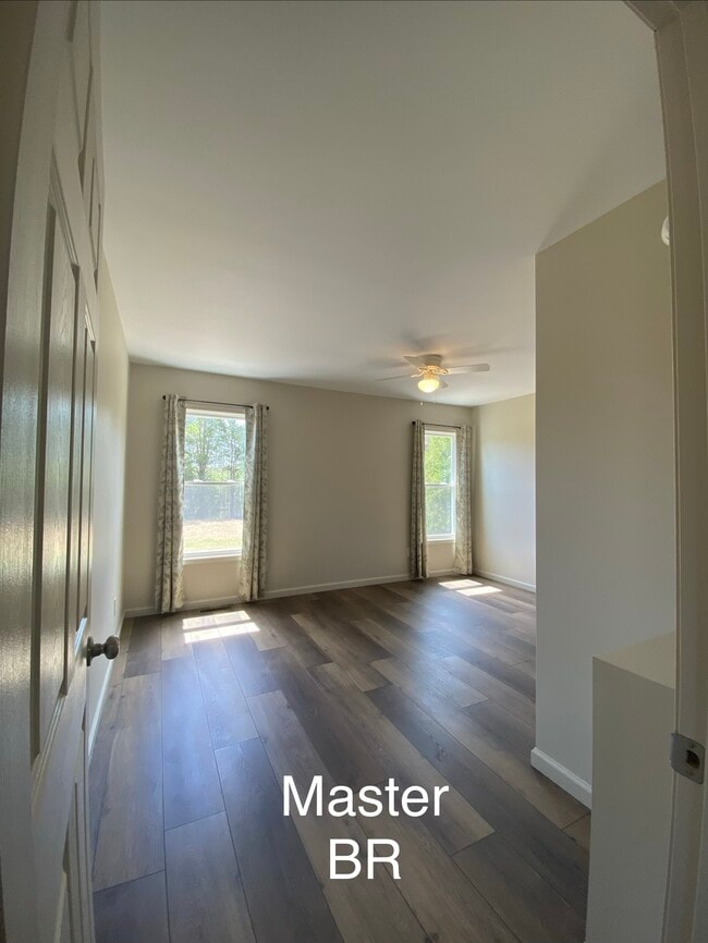 Building Photo - 2321