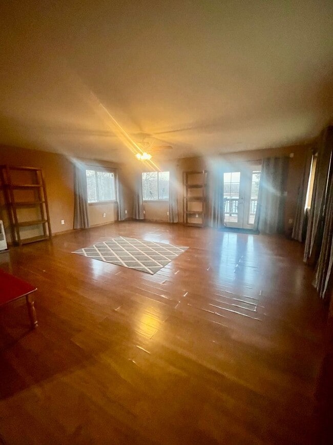 Building Photo - Serene Lakeside escape with direct lake ac...