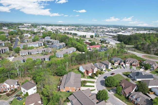 Building Photo - 3064 Igou Crossing Dr