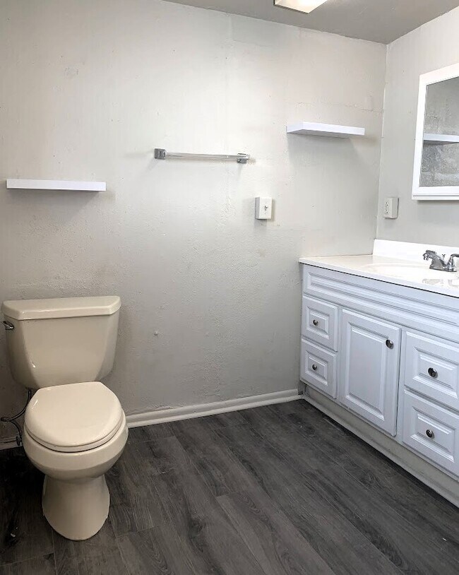 Building Photo - Move-In Ready! Charming 1-Bedroom Downtown...