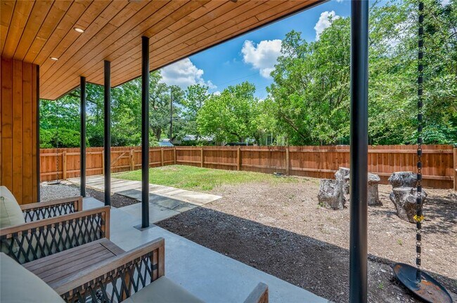 Building Photo - 10515 N Mopac Expy