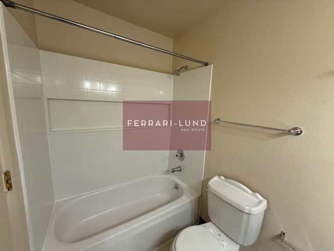 Building Photo - ?? Loft Style Townhome in Reno - Kay DeAlba Property!! ??