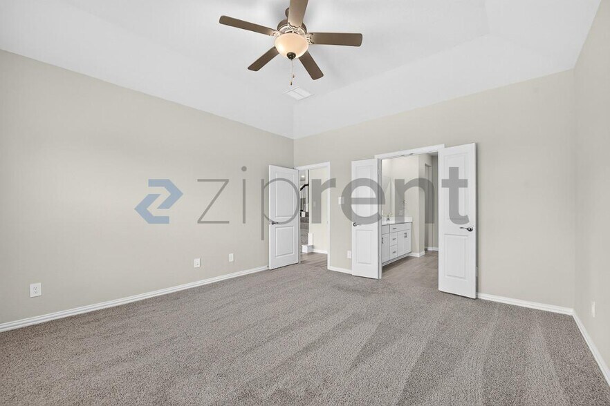 Building Photo - Unit